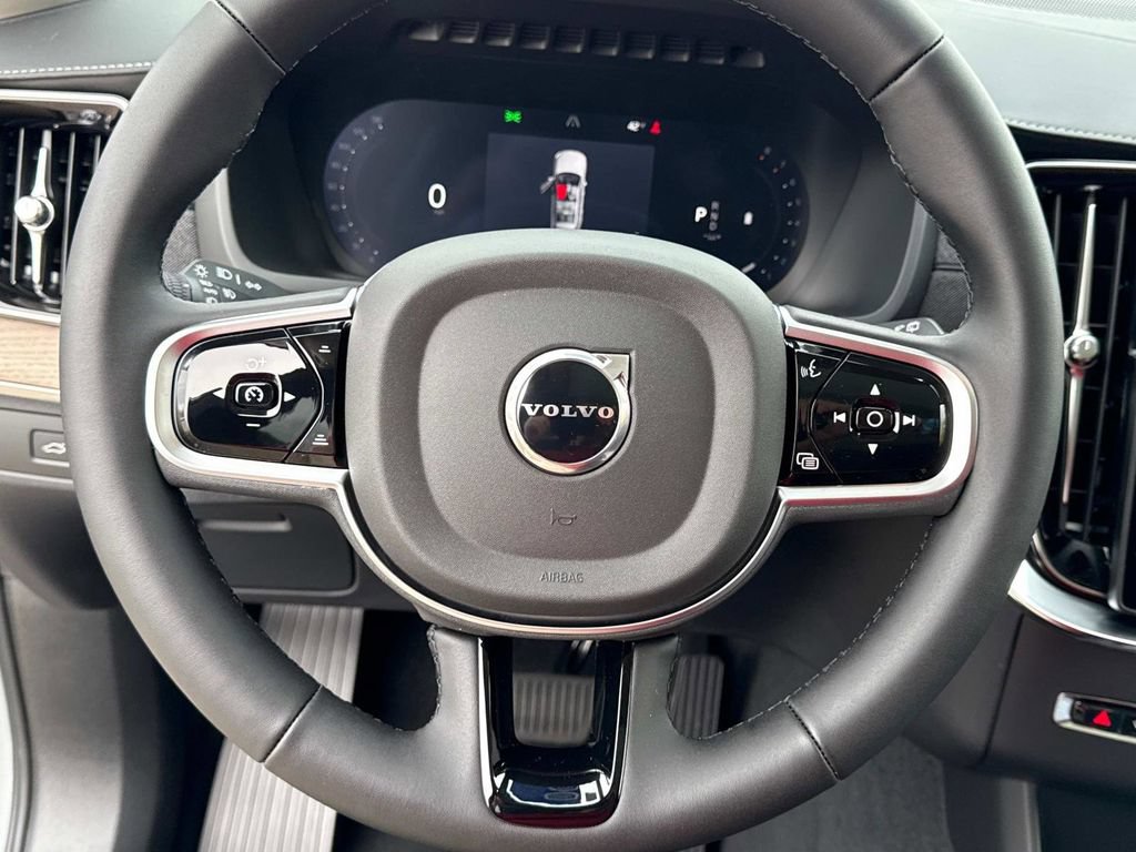 Certified 2026 Volvo XC90 B6 Plus w/ Protection Package Premier AWD/4WD image 27