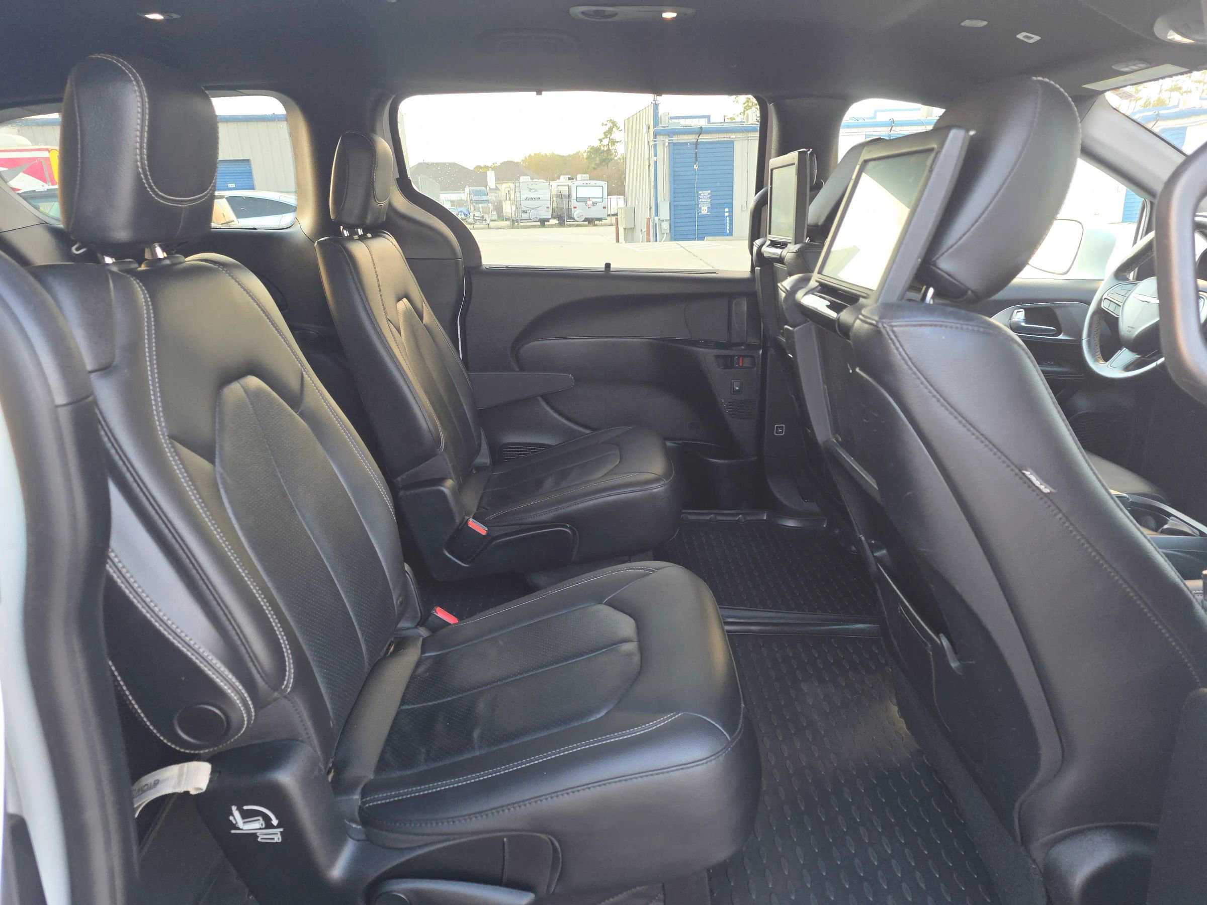 Used 2019 Chrysler Pacifica Touring-L Plus w/ S Appearance Package FWD image 21