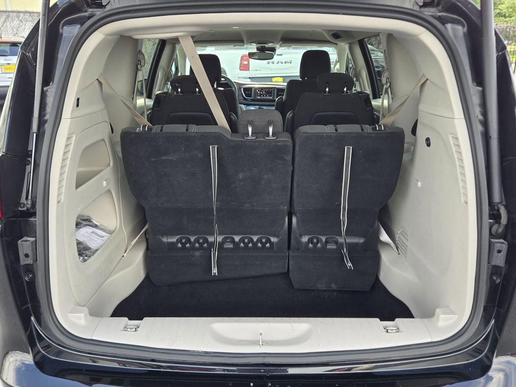 Used 2024 Chrysler Voyager LX FWD image 11