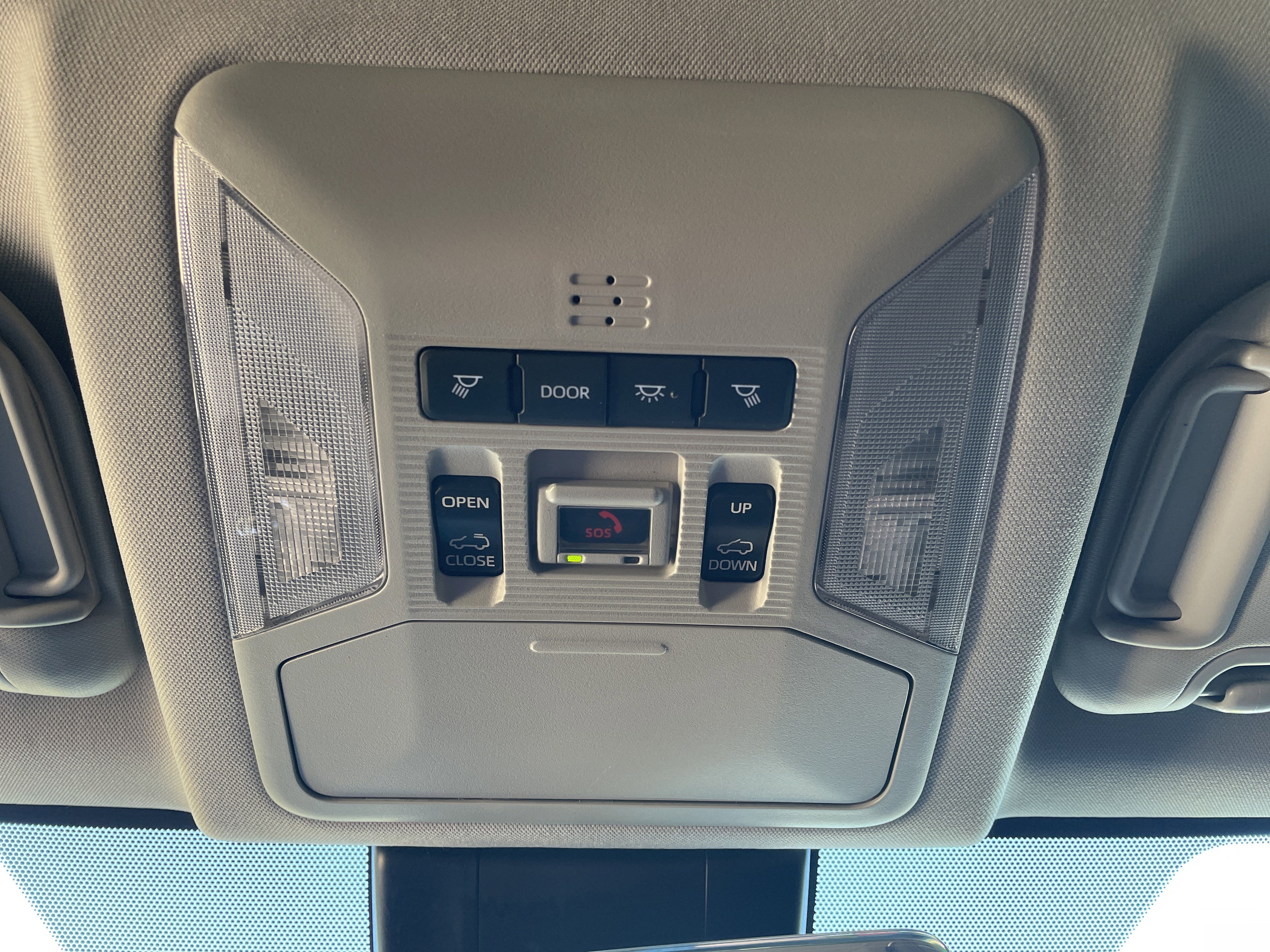 Used 2022 Toyota RAV4 XLE w/ Convenience Package image 28