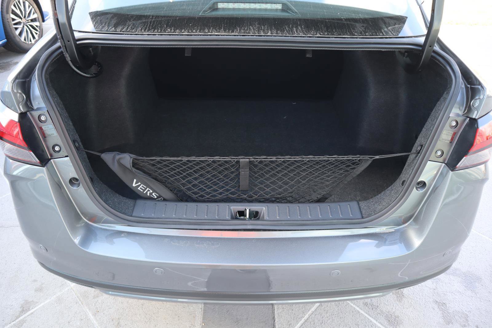 Used 2025 Nissan Versa S w/ Trunk Package image 31