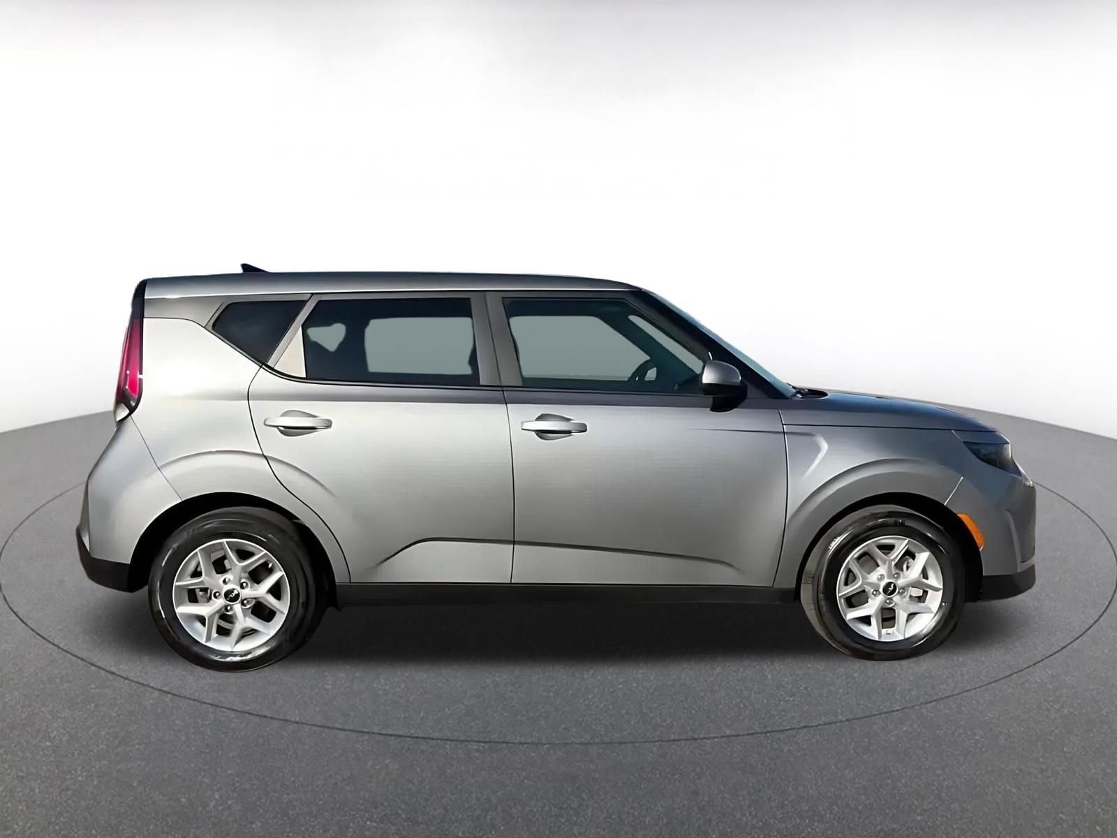 Used 2025 Kia Soul LX w/ LX Technology Package image 16