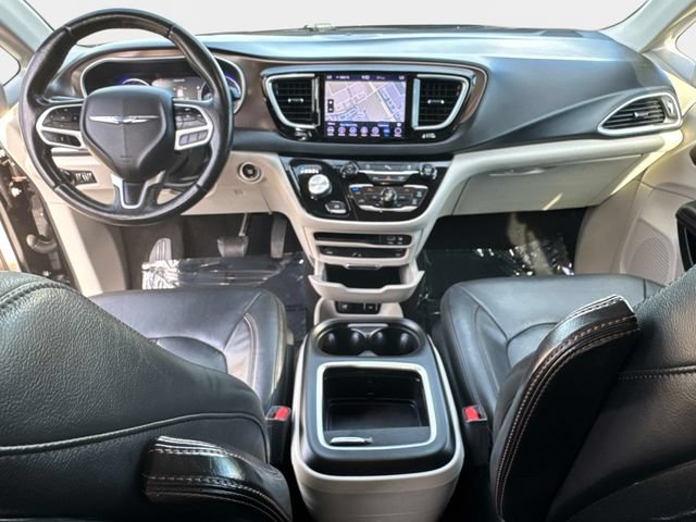 Used 2018 Chrysler Pacifica Touring-L Plus w/ Tire & Wheel Group FWD image 15