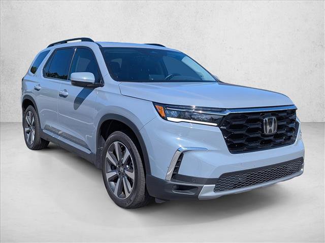 Used 2024 Honda Pilot Touring image 3