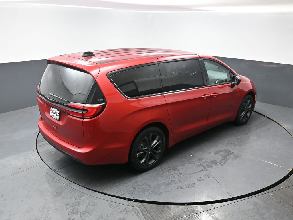 New 2026 Chrysler Pacifica Select FWD image 28