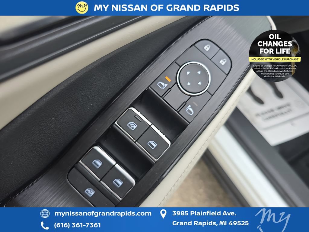 Used 2023 Nissan Rogue SL AWD/4WD image 12