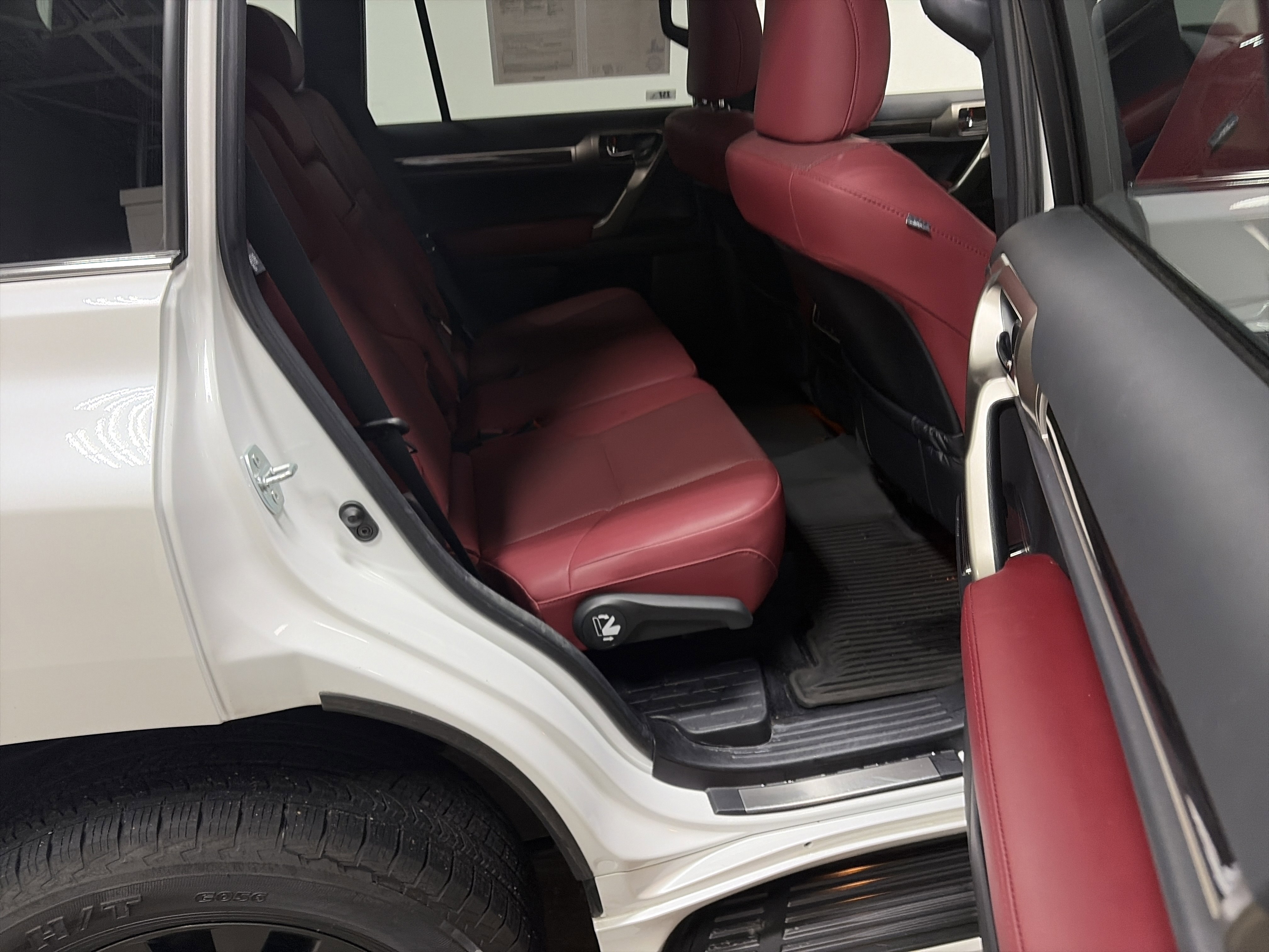 Used 2021 Lexus GX 460 Premium w/ Premium Package image 35