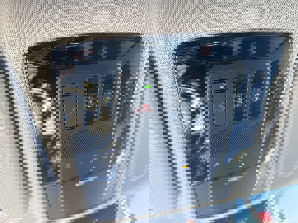 New 2025 Mitsubishi Outlander SE image 12