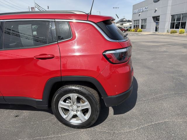 Used 2024 Jeep Compass Latitude AWD/4WD image 6