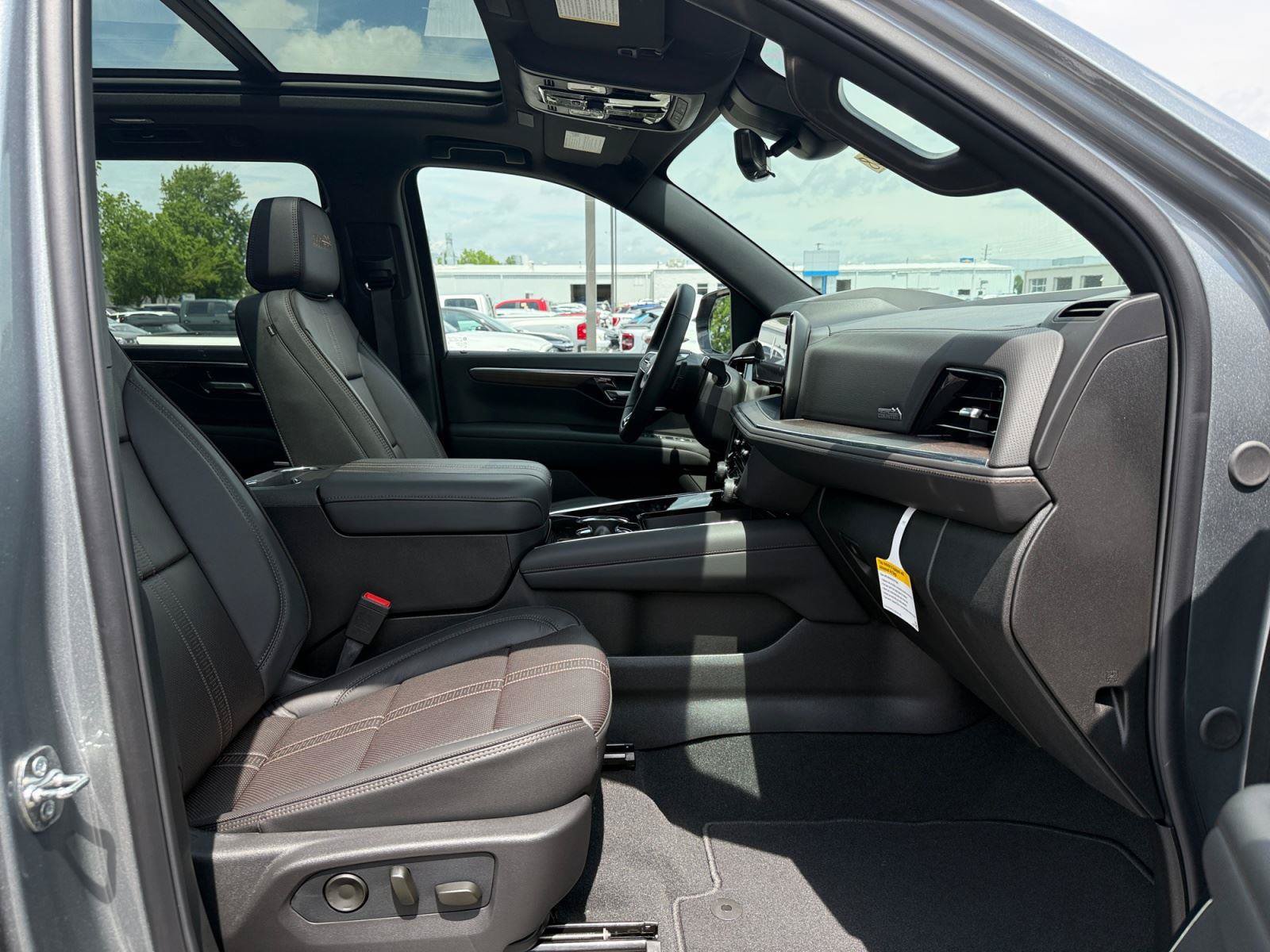New 2026 Chevrolet Suburban High Country w/ Sun And Tow Package AWD/4WD image 30