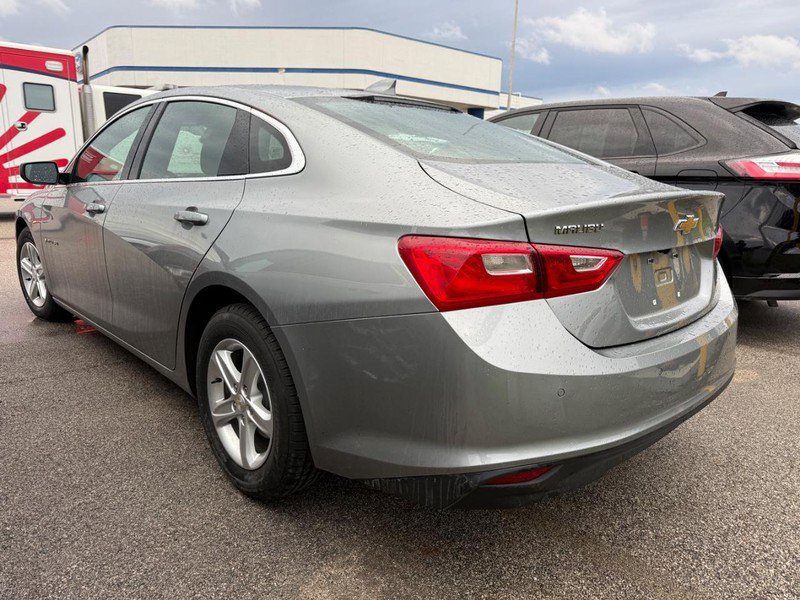 Used 2024 Chevrolet Malibu LT image 2