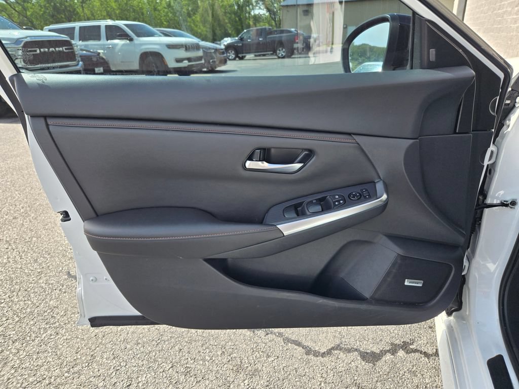 Used 2023 Nissan Sentra SR w/ SR Premium Package FWD image 11
