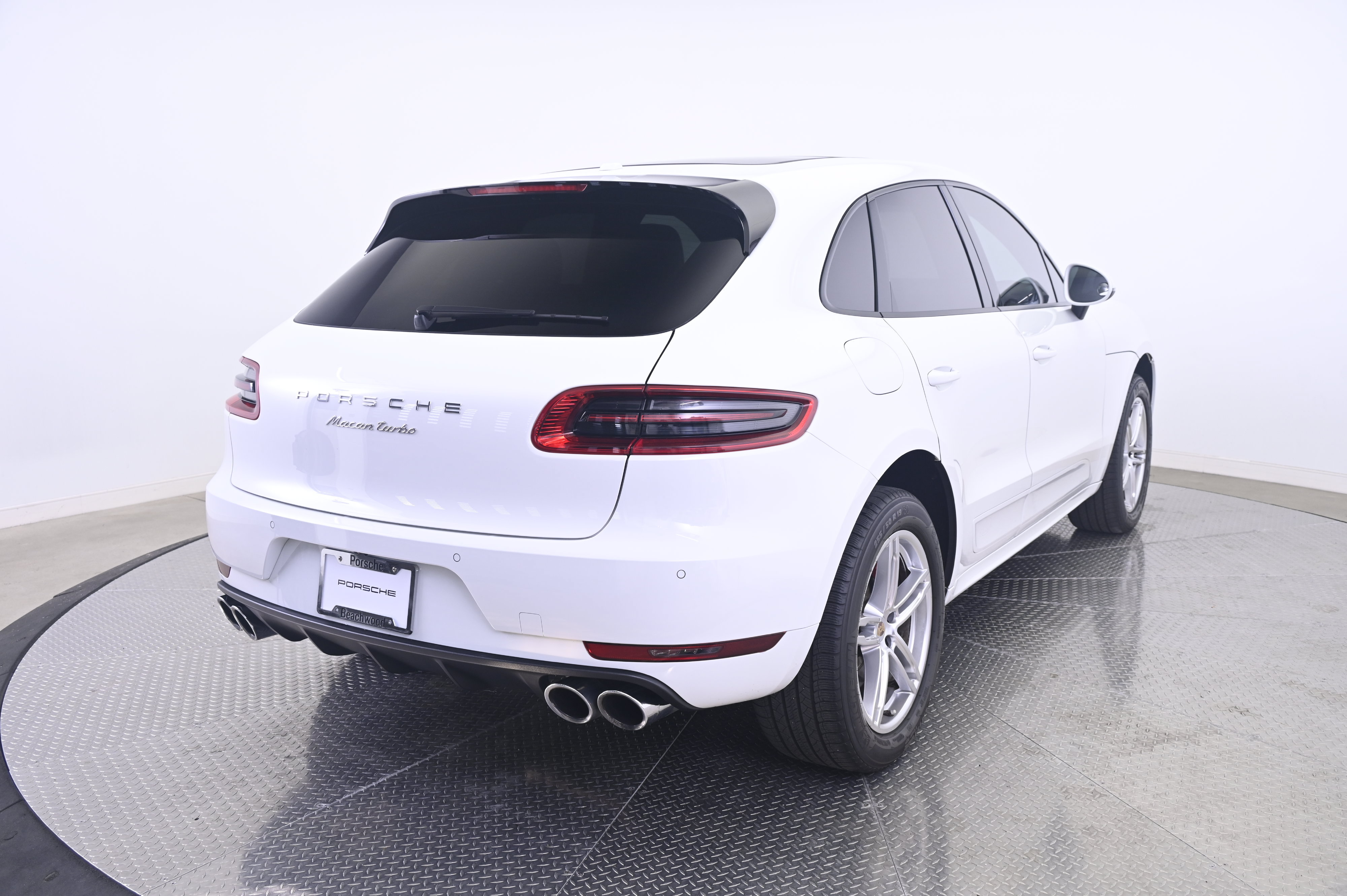 Used 2015 Porsche Macan Turbo AWD/4WD image 7