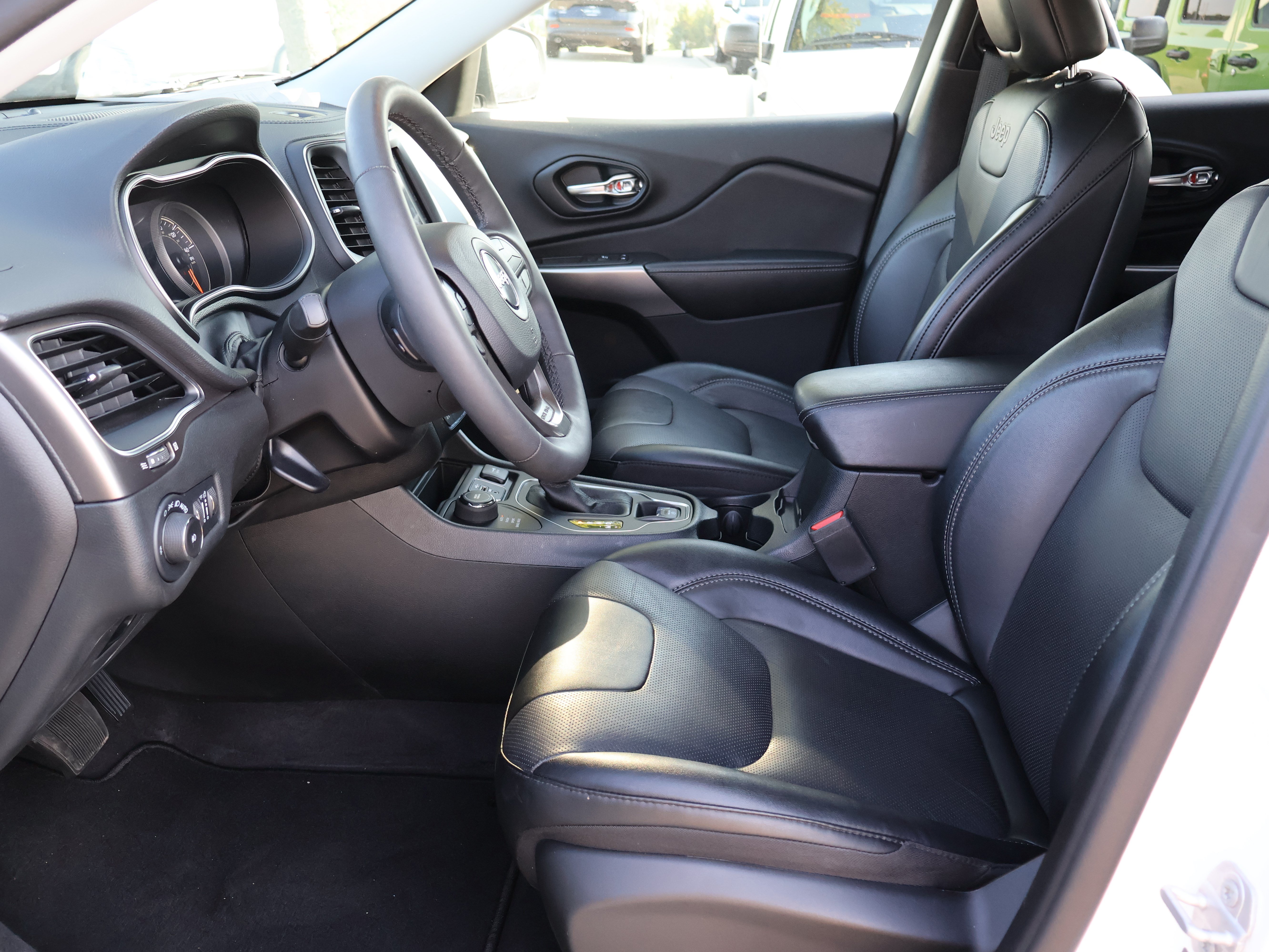 Used 2022 Jeep Cherokee Latitude Lux AWD/4WD image 17