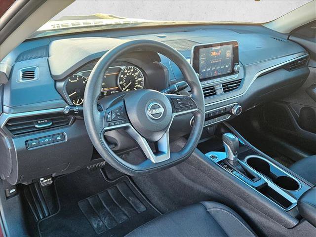Used 2024 Nissan Altima 2.5 SV image 9