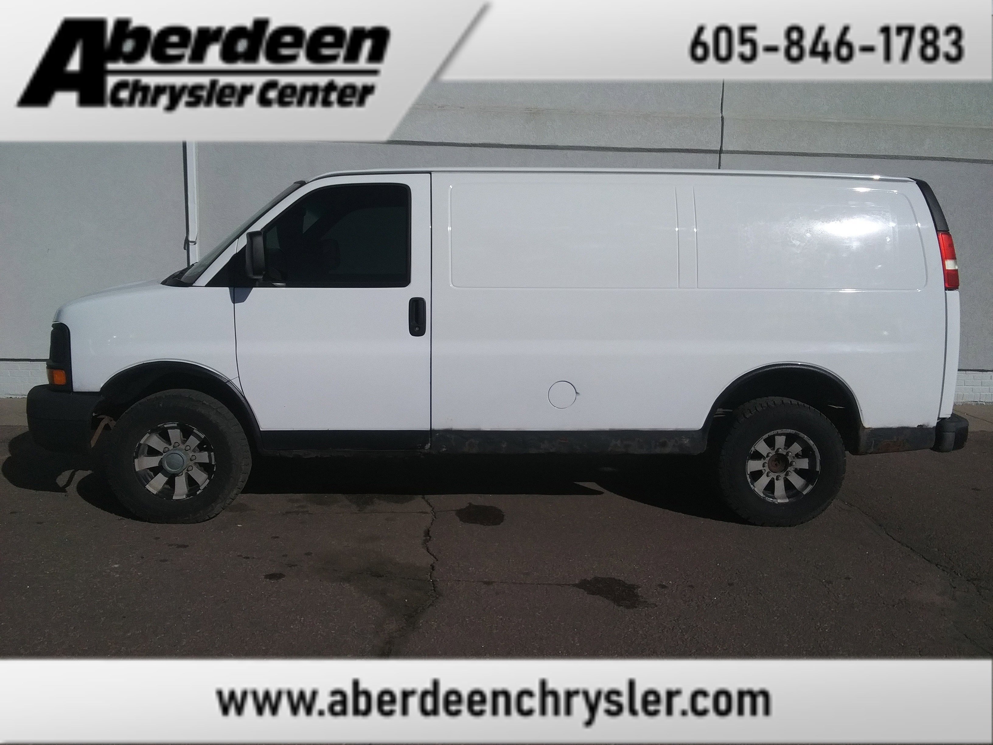 Used 2009 Chevrolet Express 2500 image 1