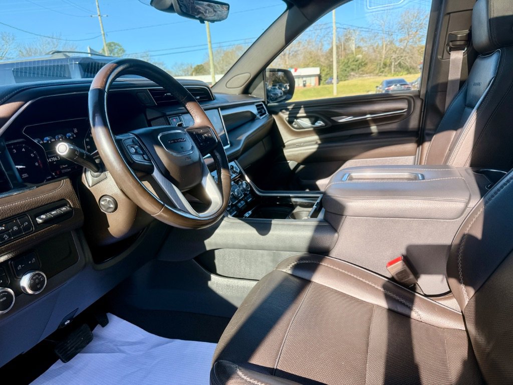 Used 2021 GMC Yukon Denali w/ Denali Premium Package image 12