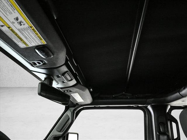 Used 2018 Jeep Wrangler Unlimited Sahara image 16