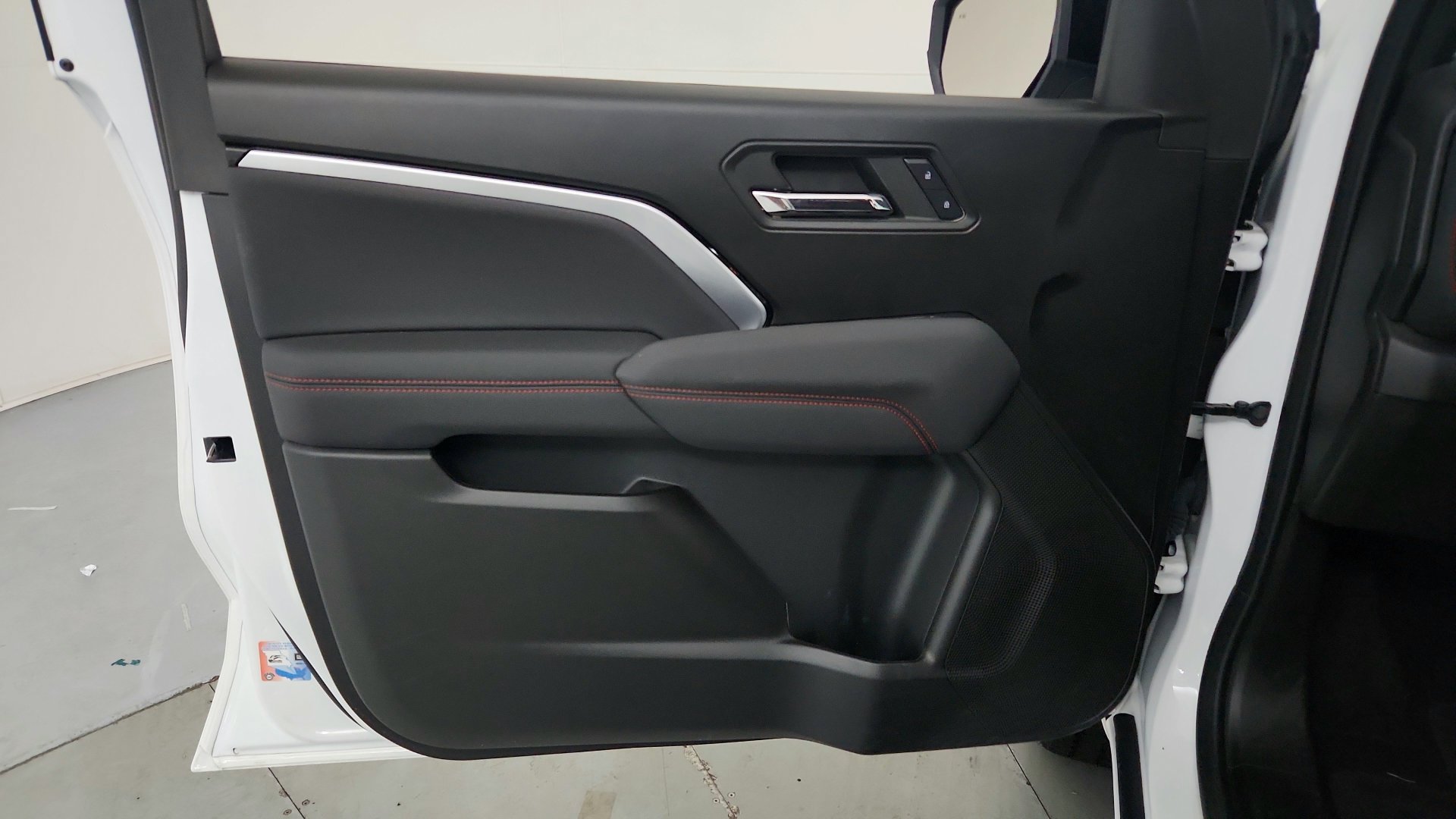 Used 2024 Chevrolet Colorado Z71 AWD/4WD image 16