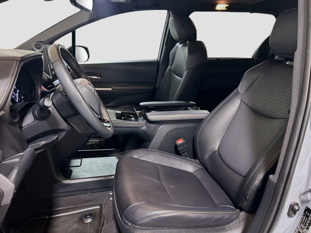 Used 2023 Toyota Sienna XLE Woodland Edition image 20