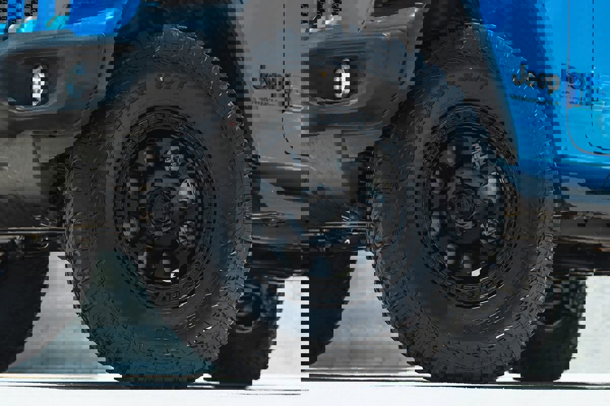 Used 2023 Jeep Wrangler Sport S image 3