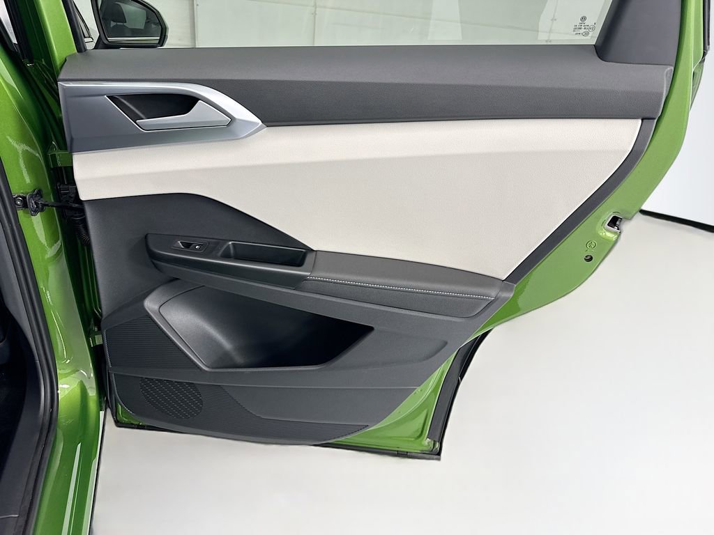 Used 2025 Volkswagen Taos SE w/ Panoramic Sunroof Package image 25
