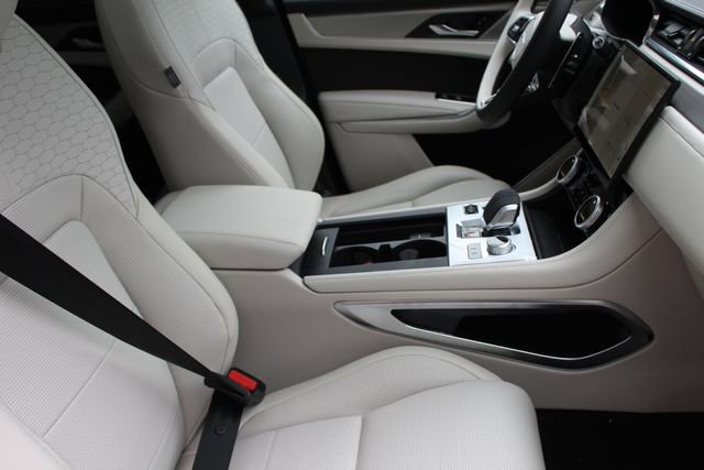 New 2026 Jaguar F-PACE R-Dynamic S image 3