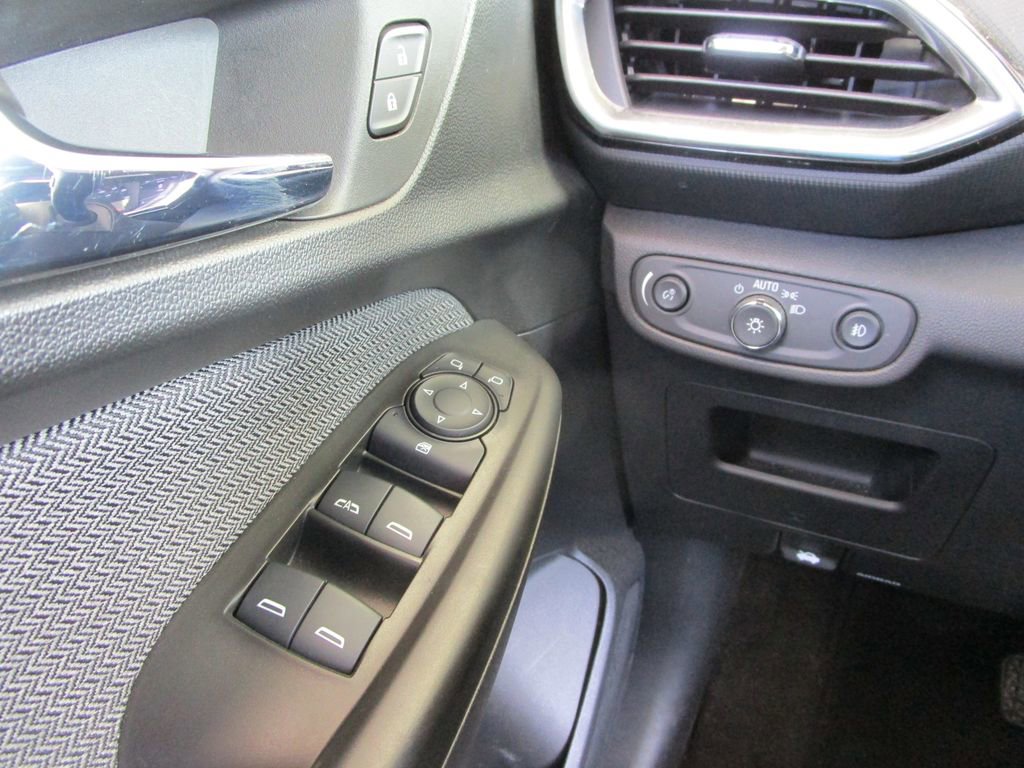 Used 2023 Chevrolet TrailBlazer LT image 23