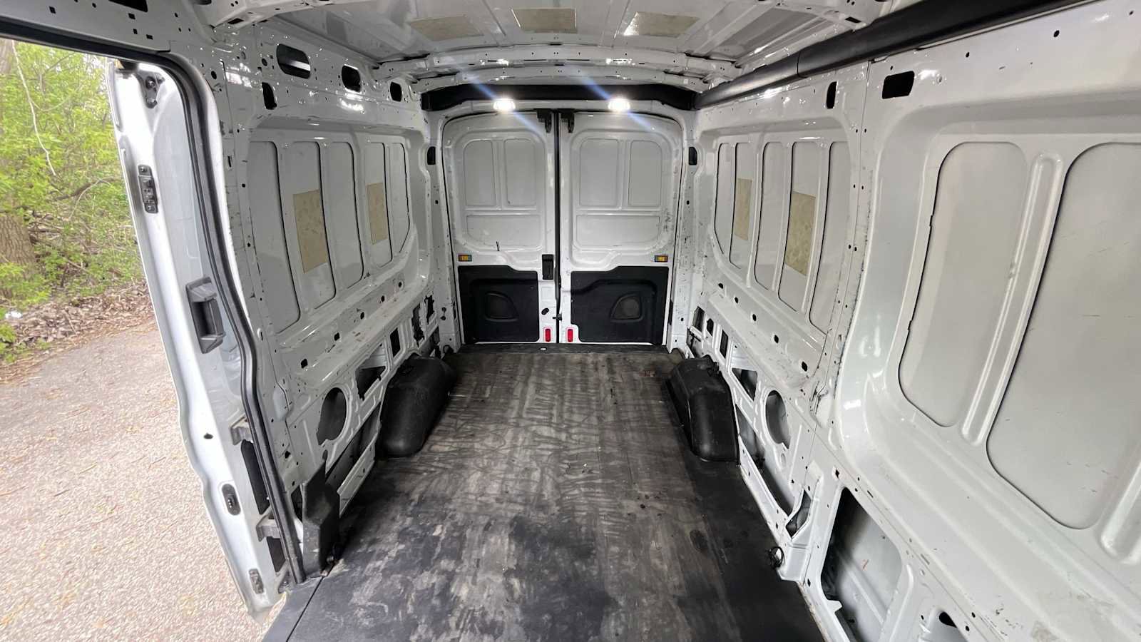 Used 2018 Ford Transit 250 148 Medium Roof RWD image 32