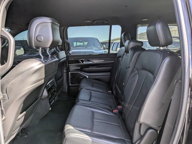 Used 2022 Jeep Wagoneer Series II RWD image 14