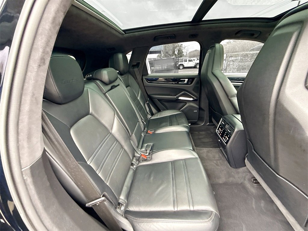 Used 2019 Porsche Cayenne Turbo w/ Premium Plus Package image 32