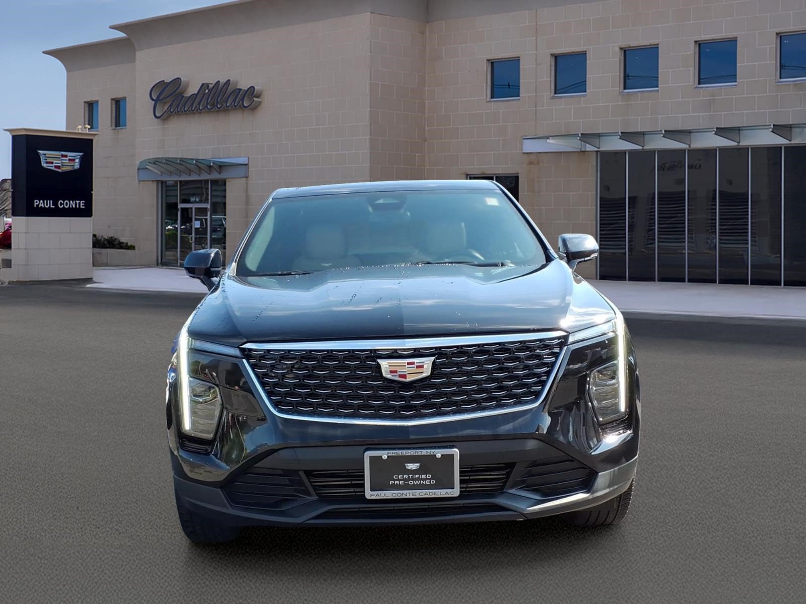 Used 2024 Cadillac XT4 Luxury w/ Cold Weather Package AWD/4WD image 2