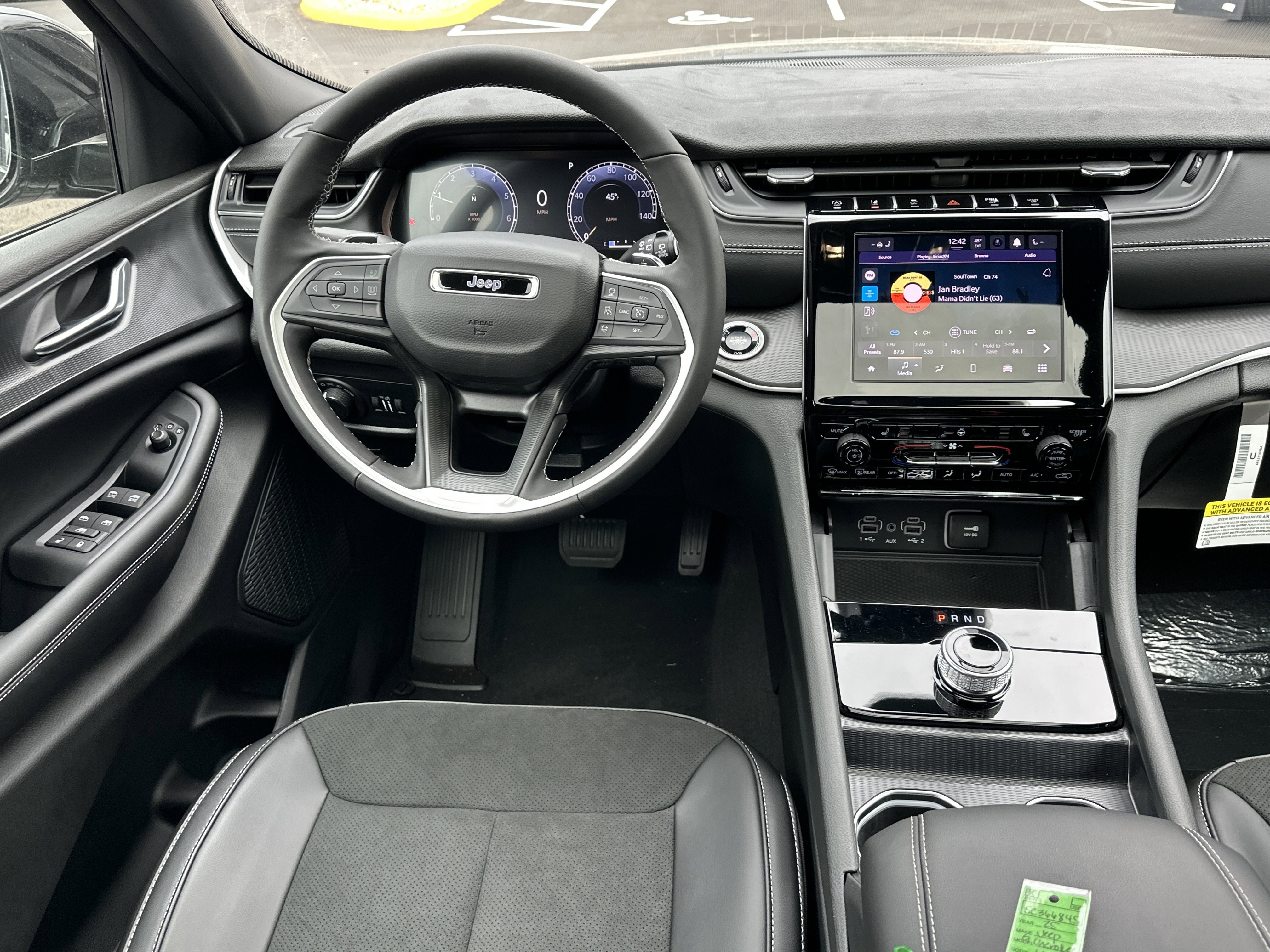 New 2025 Jeep Grand Cherokee Altitude image 33