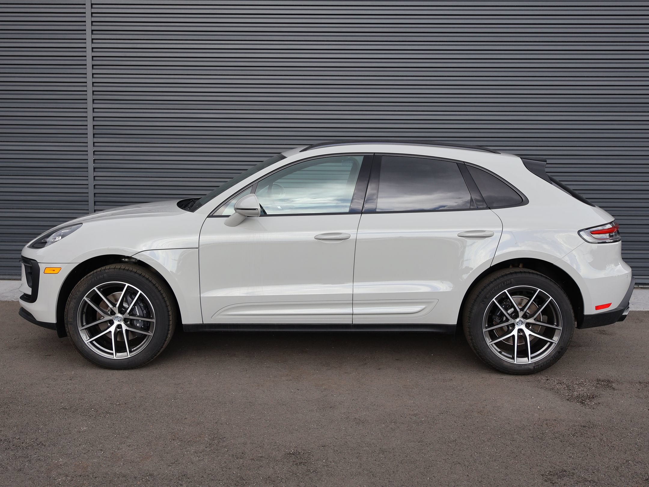 New 2026 Porsche Macan AWD/4WD image 2