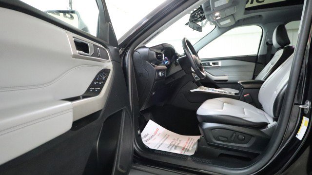 Used 2021 Ford Explorer XLT w/ Equipment Group 202A image 9