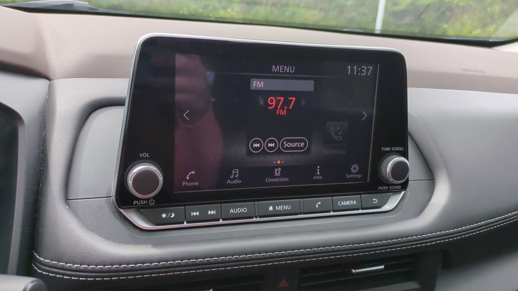 Used 2023 Nissan Rogue S image 17