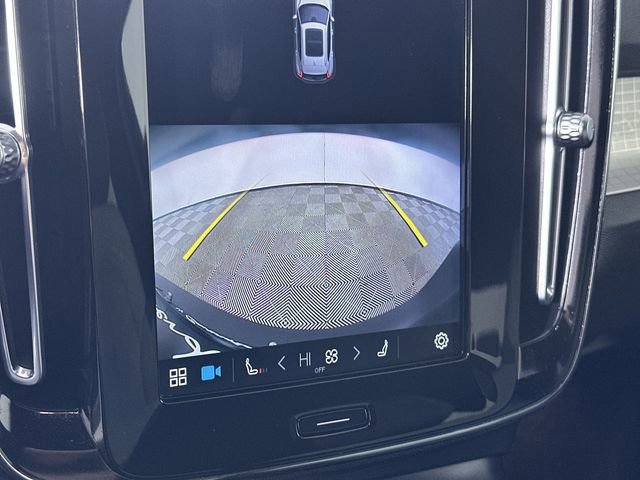 Used 2023 Volvo XC40 B5 Core image 40