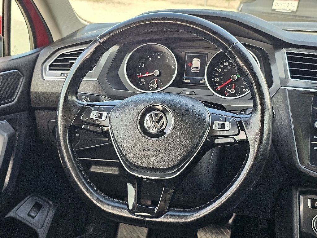 Used 2018 Volkswagen Tiguan SEL FWD image 35