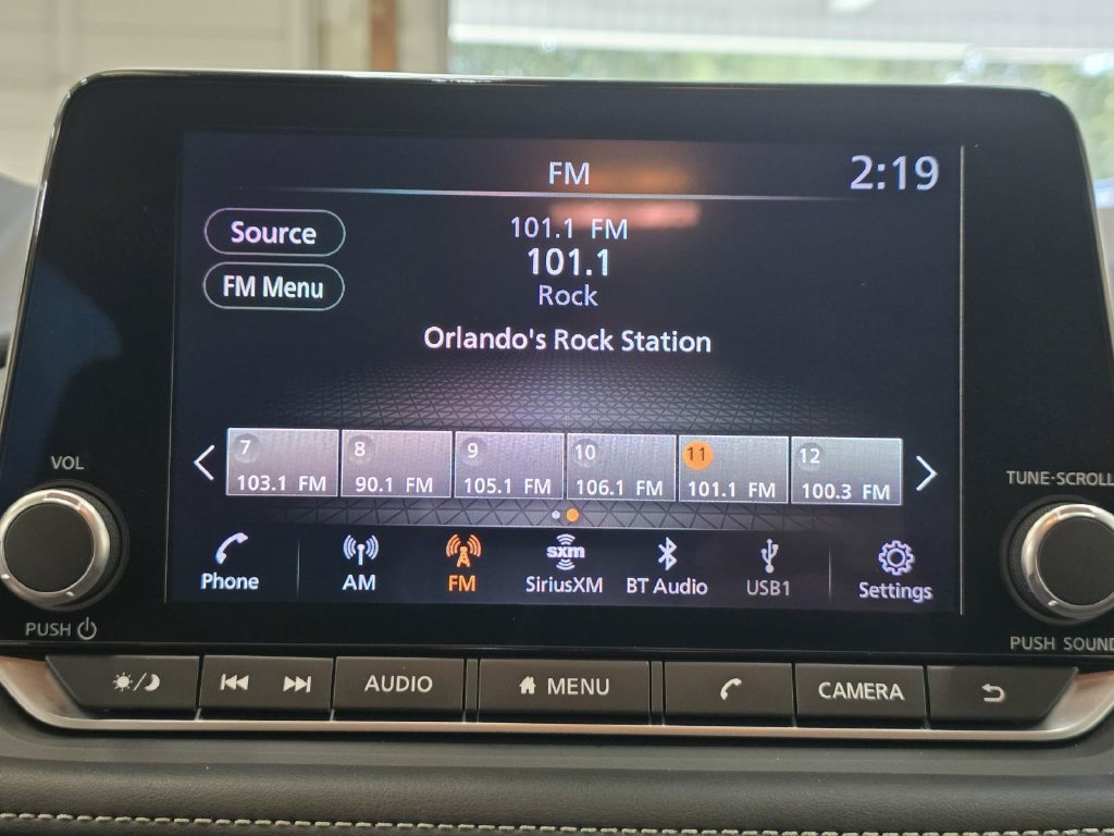 Used 2025 Nissan Rogue S FWD image 13