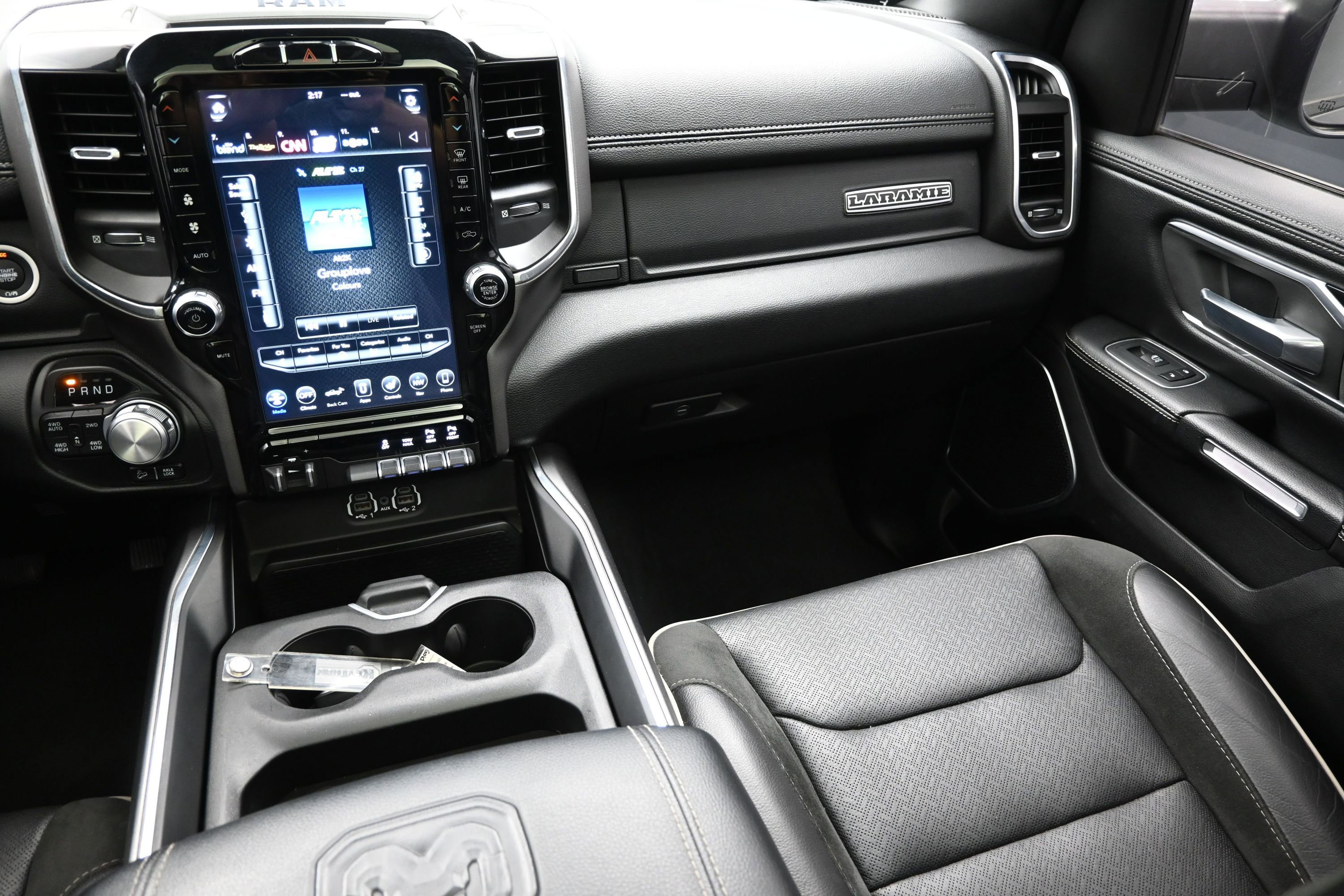 Used 2020 RAM 1500 Laramie w/ Sport Appearance Package AWD/4WD image 38