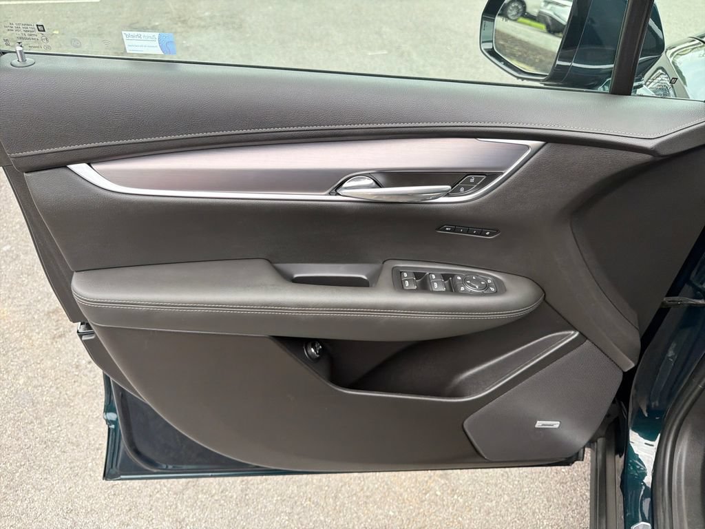 Certified 2024 Cadillac XT6 Luxury w/ LPO, Floor Liner Package AWD/4WD image 4