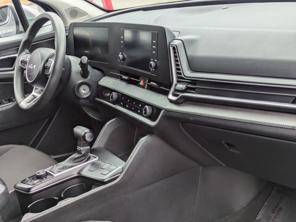 Used 2024 Kia Sportage LX image 31