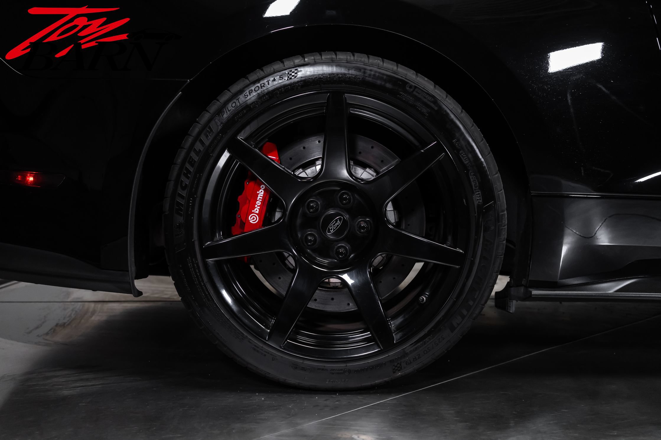 Used 2017 Ford Mustang Shelby GT350R w/ GT350R Equipment Group 920A RWD image 14