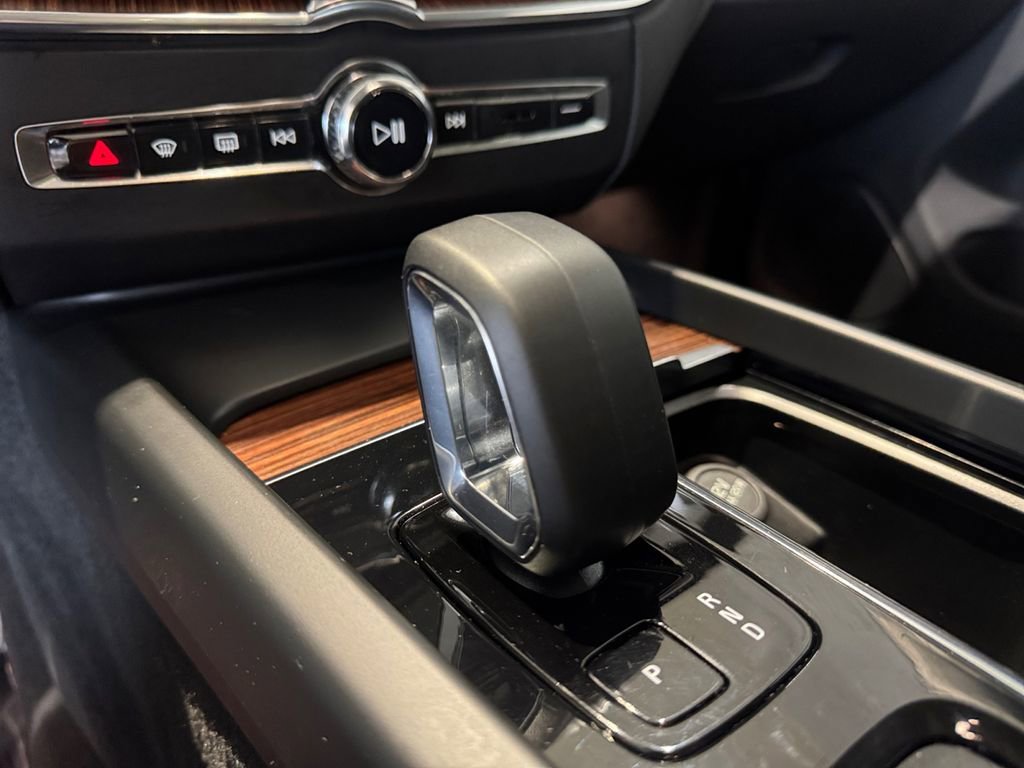 Certified 2023 Volvo XC60 B5 Plus w/ Climate Package image 16