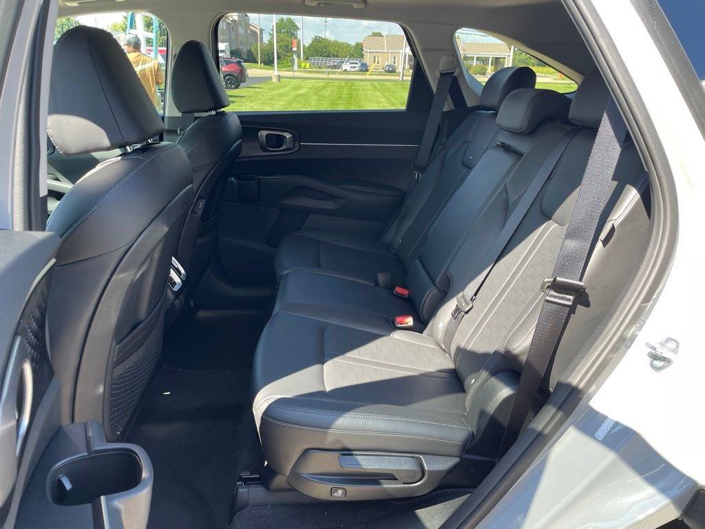 Used 2024 Kia Sorento S w/ Panoramic Sunroof Package AWD/4WD image 11