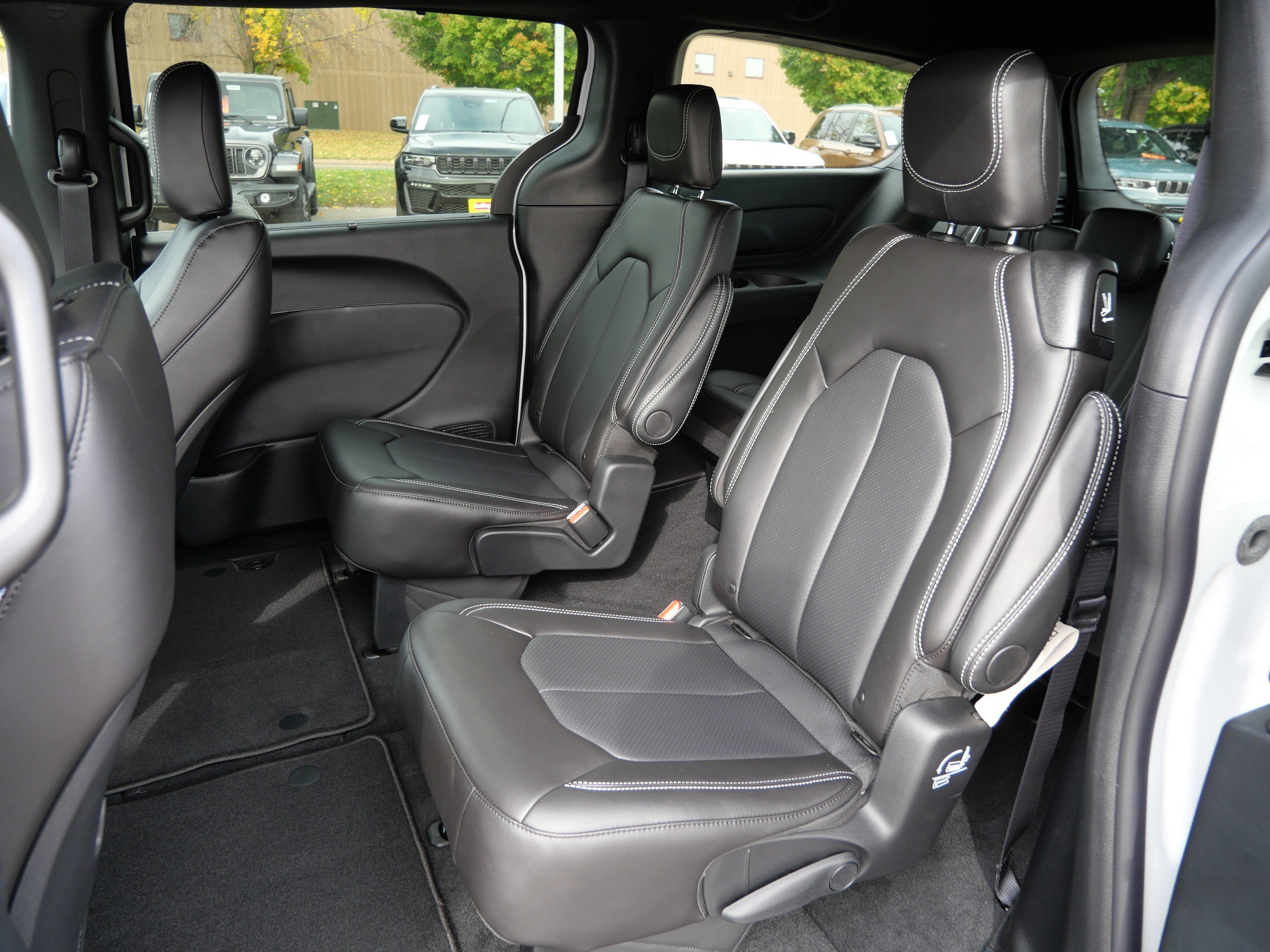 New 2027 Chrysler Pacifica LX FWD image 6