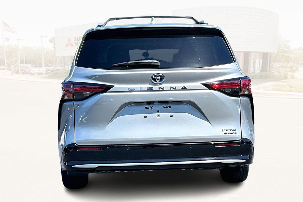 Used 2021 Toyota Sienna Limited FWD image 5
