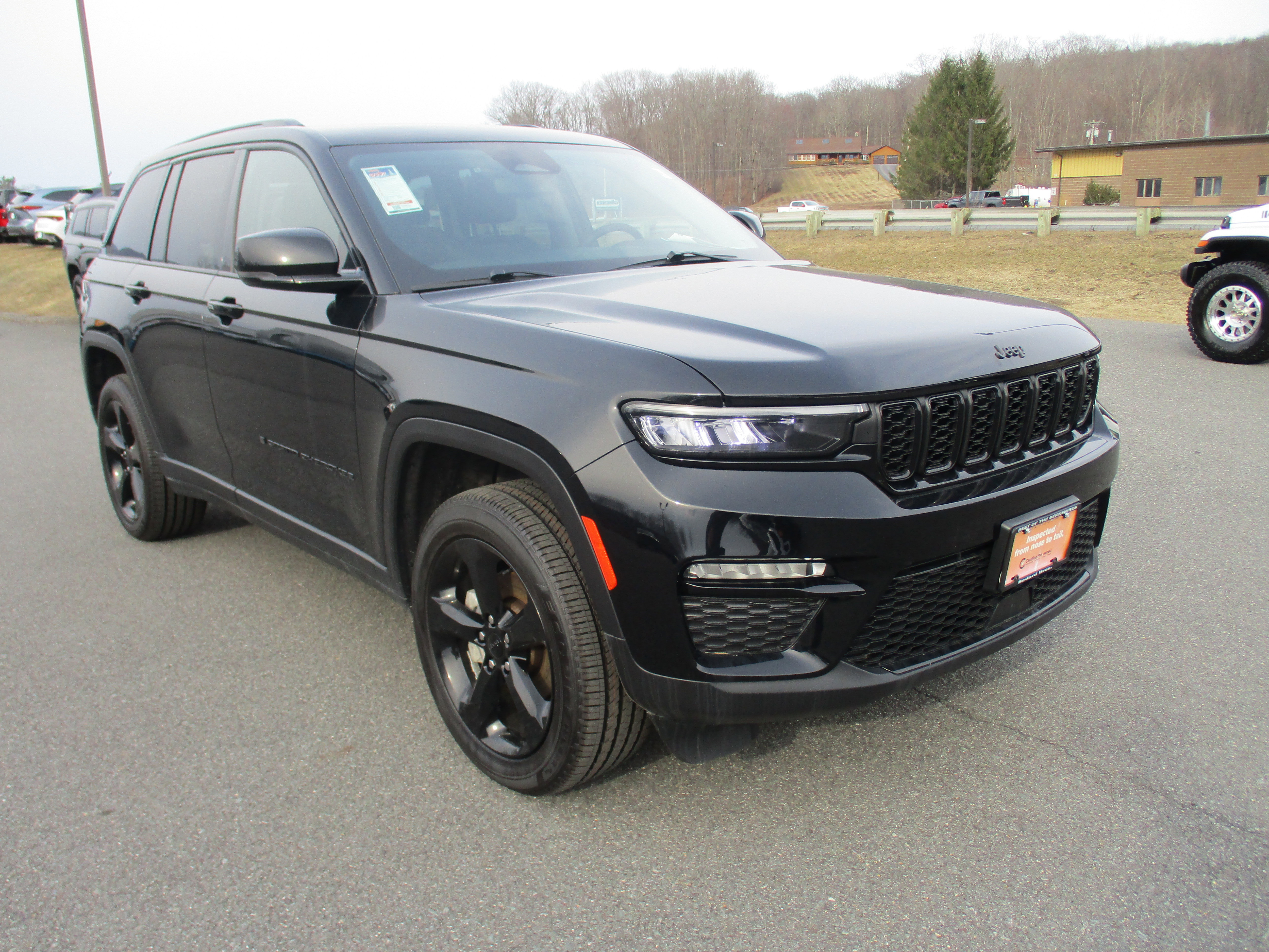 Certified 2023 Jeep Grand Cherokee Limited w/ Black Appearance Package AWD/4WD image 3