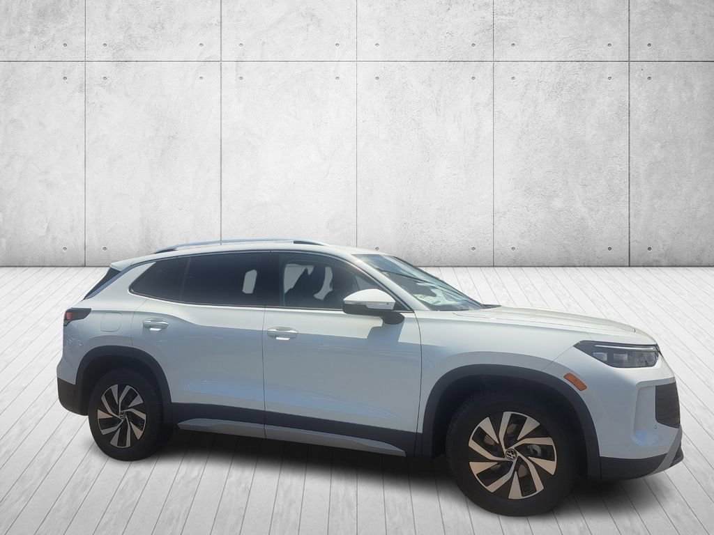 Used 2025 Volkswagen Tiguan S image 3