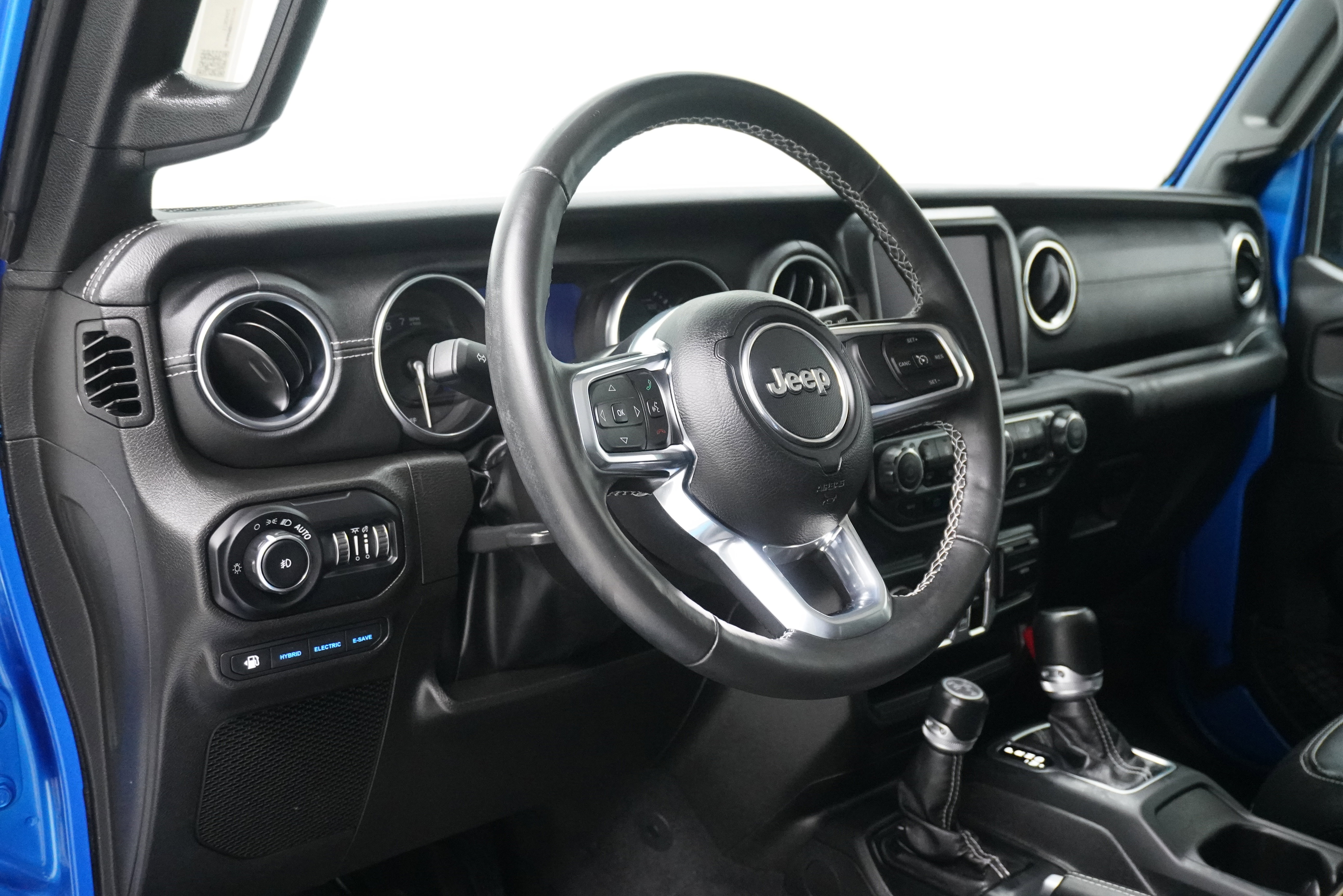 Used 2022 Jeep Wrangler Unlimited Sahara w/ Cold Weather Group image 11